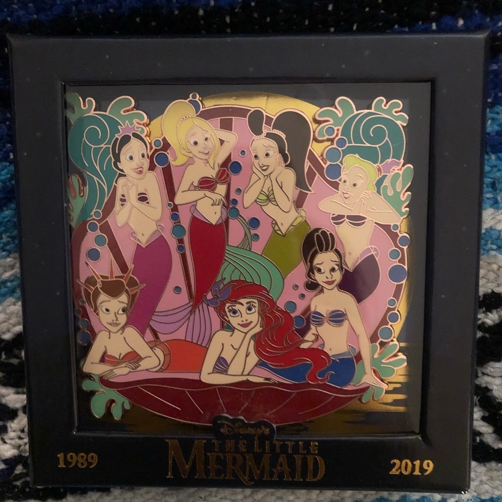 Jumbo LE Ariel Pin Sisters 30th Anniversary